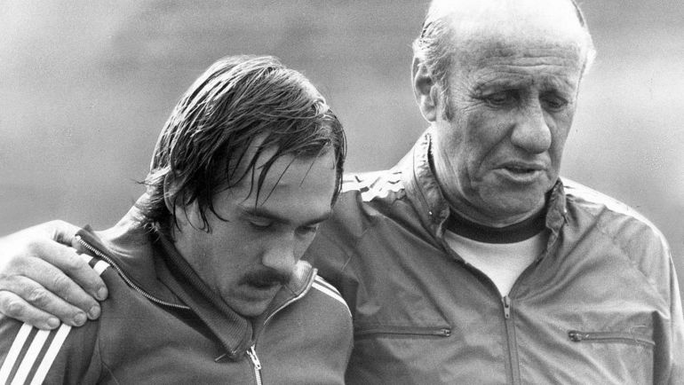 Хельмут ШЕН (справа). Фото dfb.de Хельмут ШЕН (справа). Фото dfb.de