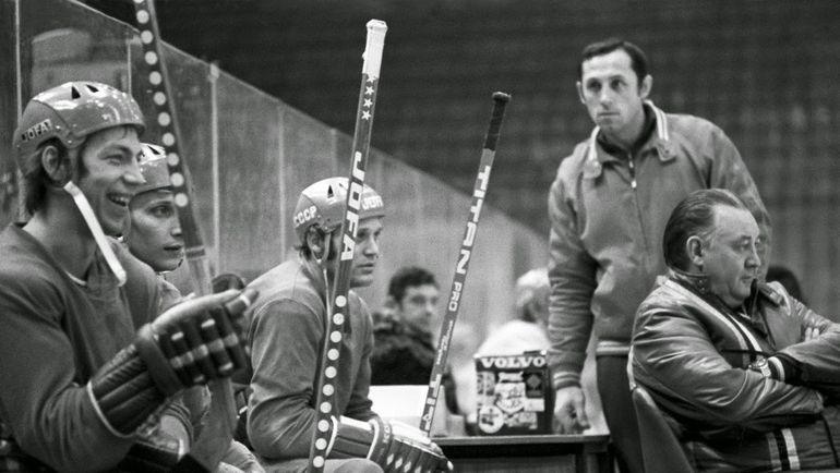 Борис КУЛАГИН (крайний справа). Фото chelyabinskhockey.blogspot.ru Борис КУЛАГИН (крайний справа). Фото chelyabinskhockey.blogspot.ru