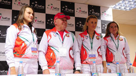 Среда. Москва. Сборная Белоруссии без Виктории Азаренко - Арина СОБОЛЕНКО, Эдуард ДУБРОВ (капитан), Ольга ГОВОРЦОВА и Александра САСНОВИЧ.