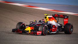 Даниил КВЯТ за рулем своего нового болида.