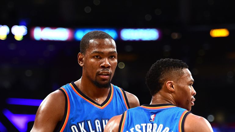 Кевин ДЮРАНТ и Рассел УЭСТБРУК: очередной провал в плей-офф? Фото REUTERS Кевин ДЮРАНТ и Рассел УЭСТБРУК: очередной провал в плей-офф? Фото REUTERS