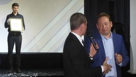 Майка Месси, автограф Яшина  и 12 миллионов для больных детей 