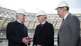 Сегодня. Москва. Новый президент ФИФА Джанни ИНФАНТИНО (в центре) и мэр Москвы Сергей СОБЯНИН проинспектировали