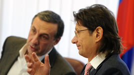 Президент ЦСКА Евгений ГИНЕР (слева) и владелец