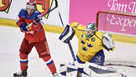 Сегодня. Седертелье. Швеция – Россия – 4:1. Евгений ДАДОНОВ - автор единственной шайбы сборной России.