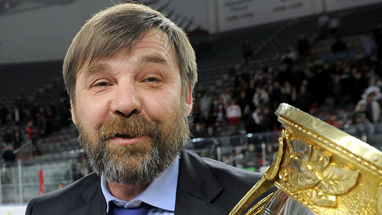 Олег ЗНАРОК с Кубком Гагарина. Фото Юрий КУЗЬМИН, photo.khl.ru Олег ЗНАРОК с Кубком Гагарина. Фото Юрий КУЗЬМИН, photo.khl.ru