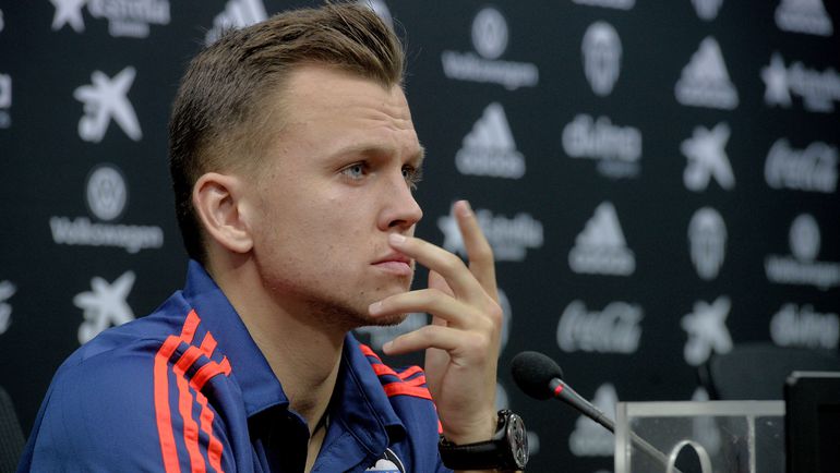 Денис ЧЕРЫШЕВ - единственный россиянин, выступающий в ведущем европейском чемпионате. Фото REUTERS Денис ЧЕРЫШЕВ - единственный россиянин, выступающий в ведущем европейском чемпионате. Фото REUTERS