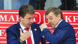 Наставник сборной России Олег ЗНАРОК (справа) и тренер Харийс ВИТОЛИНЬШ.