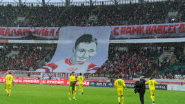 Баннер болельщиков "Спартака", посвященный Илье Цымбаларю, на матче с "Анжи".