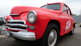 Красная машина.