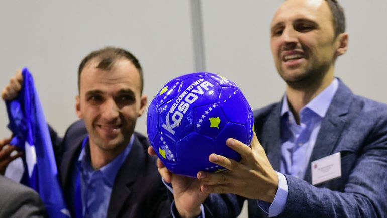 Сегодня. Будапешт. Косово - член УЕФА. Фото AFP Сегодня. Будапешт. Косово - член УЕФА. Фото AFP