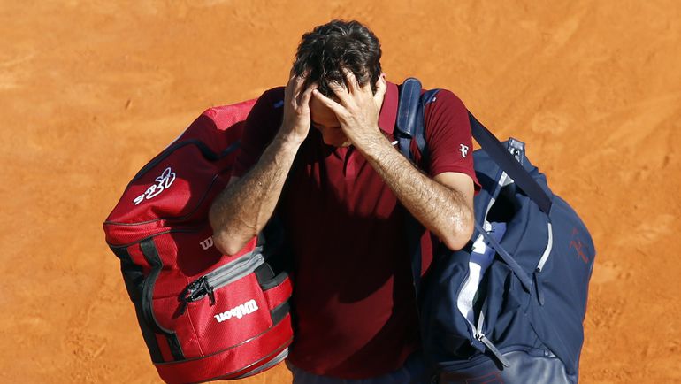 Роджер ФЕДЕРЕР после поражения от Жо-Вилфрида Цонга в Монте-Карло. Фото AFP Роджер ФЕДЕРЕР после поражения от Жо-Вилфрида Цонга в Монте-Карло. Фото AFP