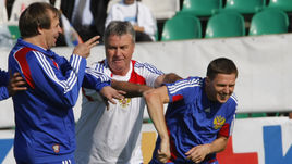 Август 2009 года. Москва. Тренировка сборной России. Александр БОРОДЮК, Гус ХИДДИНК и Игорь СЕМШОВ.