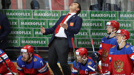 Вчера. Москва. Чехия - Россия - 3:0. Эмоции Олега ЗНАРКА. Сегодня тренер старался много улыбаться, словно оставил все плохое во вчерашнем дне.