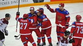 9 мая. Москва. Латвия - Россия - 0:4. Россияне празднуют очередную шайбу в ворота хозяев.