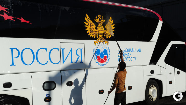 "Один за всех и все за одного!"  Мушкетеры вместо "Татушек"