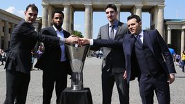 Вчера. Берлин. Георгиос БАРЦОКАС, Малкольм ДИЛЭЙНИ, Нандо ДЕ КОЛО и Димитрис ИТУДИС (слева направо).