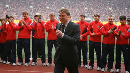 20 мая 2006 года. Москва. "Спартак"- ЦСКА - 0:3. Награждение молодежной сборной России Игоря КОЛЫВАНОВА.