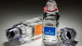 Те самые бутылочки для допинг-проб с секретным замком, которые якобы научился вскрывать Григорий Родченков, компания Berlinger производит десятилетиями.