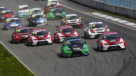 Восемь напряженных заездов увидели зрители первого этапа СМП РСКГ-2016