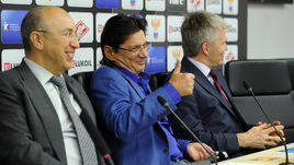 Сегодня. Москва. Леонид ФЕДУН (в центре).