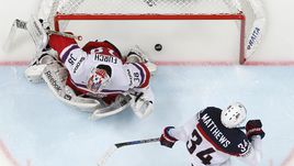 Четверг. Москва. Чехия – США – 1:2 Б. Победный буллит в исполнении форварда американцев Остона МЭТТЬЮСА (34).