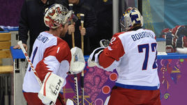 19 февраля 2014 года. Сочи. Финляндия - Россия - 3:1. Семен ВАРЛАМОВ уступает место в воротах Сергее. БОБРОВСКОМУ. О той игре вратарь, как и все мы, предпочли бы не помнить.