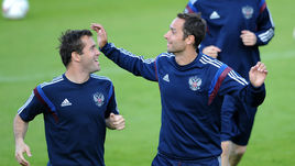 Роман ШИРОКОВ (справа) летит во Францию. Александр КЕРЖАКОВ – нет.