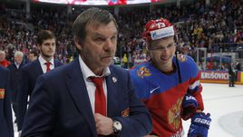 Сегодня. Москва. Россия - США - 7:2. Олег ЗНАРОК на церемонии награждения.