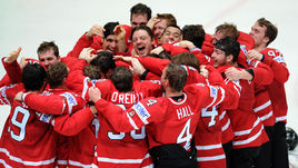 Воскресенье. Москва. Финляндия – Канада – 0:2. Игроки сборной Канады празднуют победу на чемпионате мира-2016.