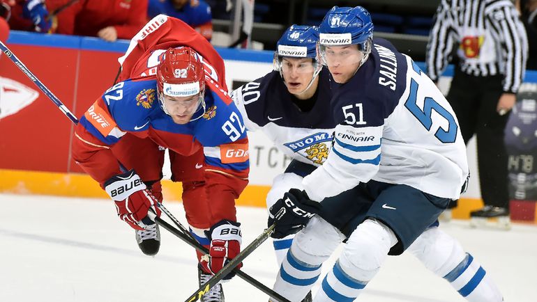 Томи САЛЛИНЕН (справа) в матче против сборной России. Фото AFP Томи САЛЛИНЕН (справа) в матче против сборной России. Фото AFP
