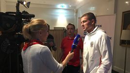 Смотрите, как Нойштедтер говорит по-русски