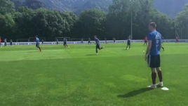 Сборная поздравила Лодыгина