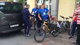 "Отпустите меня!  Я просто на велосипеде еду!"