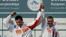 Фролов и Наумов принесли первую медаль