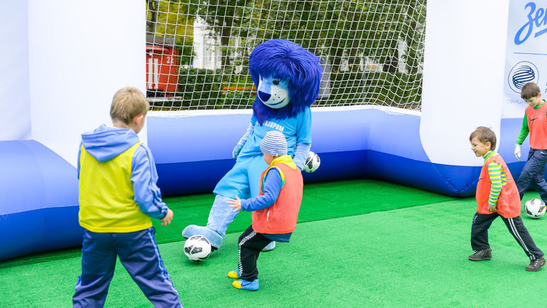 Фестиваль продлится все лето. Фестиваль продлится все лето.