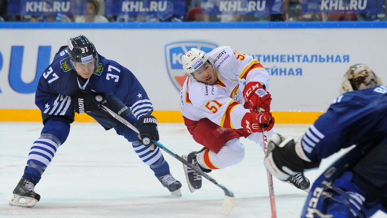 В атаке Брэндон КОЗУН (№51). Фото photo.khl.ru В атаке Брэндон КОЗУН (№51). Фото photo.khl.ru