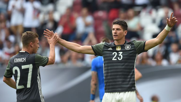 Автор гола хозяев Марио ГОМЕС (№23). Фото AFP Автор гола хозяев Марио ГОМЕС (№23). Фото AFP