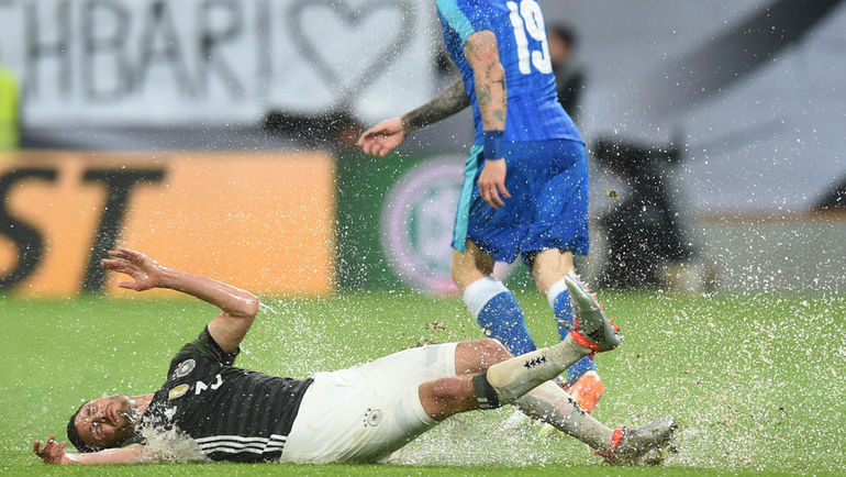 В подкате - Йонас ХЕКТОР (против Юрая КУЦКИ). Фото AFP В подкате - Йонас ХЕКТОР (против Юрая КУЦКИ). Фото AFP