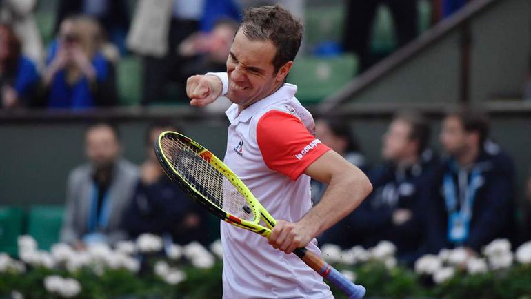 Воскресенье. Париж. Радость Ришара ГАСКЕ после победы над Кеи Нишикори. Фото AFP Воскресенье. Париж. Радость Ришара ГАСКЕ после победы над Кеи Нишикори. Фото AFP