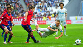 В борьбе Александр ГОЛОВИН, Мариу ФЕРНАНДЕС и Олег ШАТОВ.