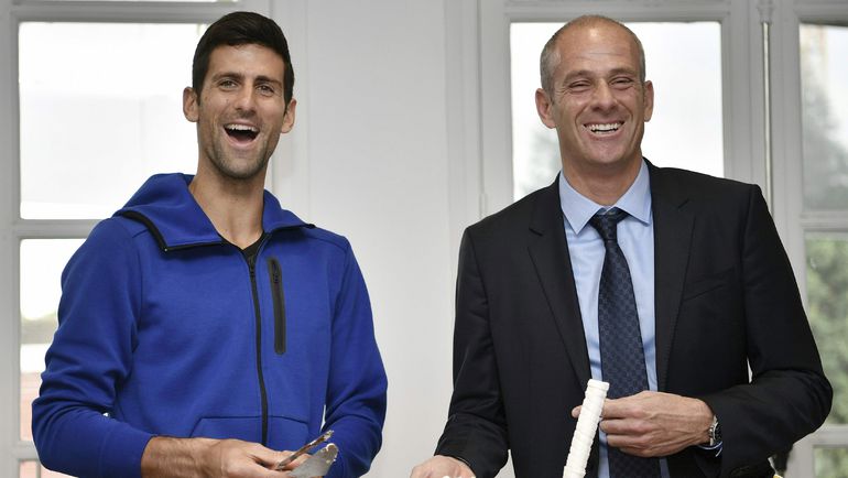 Новак ДЖОКОВИЧ и Ги ФОРЖЕ. Фото REUTERS Новак ДЖОКОВИЧ и Ги ФОРЖЕ. Фото REUTERS