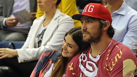 Сегодня. Москва. ЦСКА - УНИКС - 84:76. Александр ОВЕЧКИН и его невеста Анастасия .