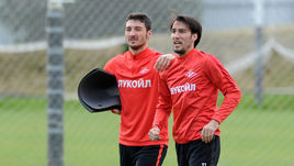 Игроки красно-белых Сальваторе БОККЕТТИ и Ивелин ПОПОВ.