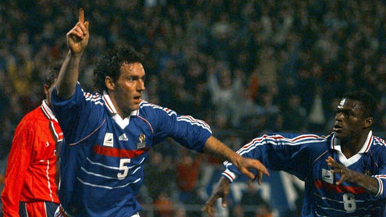 Лоран БЛАН и Марсель ДЕСАЙИ умели не только защищаться, но и забивать. Фото REUTERS Лоран БЛАН и Марсель ДЕСАЙИ умели не только защищаться, но и забивать. Фото REUTERS