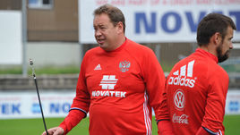 Главный тренер Леонид СЛУЦКИЙ (слева).