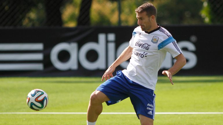 На чемпионате мира-2014 Эктор Бракамонте болел за сборную Аргентины и в частности двоюродного брата Уго КАМПОНЬЯРО. Фото REUTERS На чемпионате мира-2014 Эктор Бракамонте болел за сборную Аргентины и в частности двоюродного брата Уго КАМПОНЬЯРО. Фото REUTERS