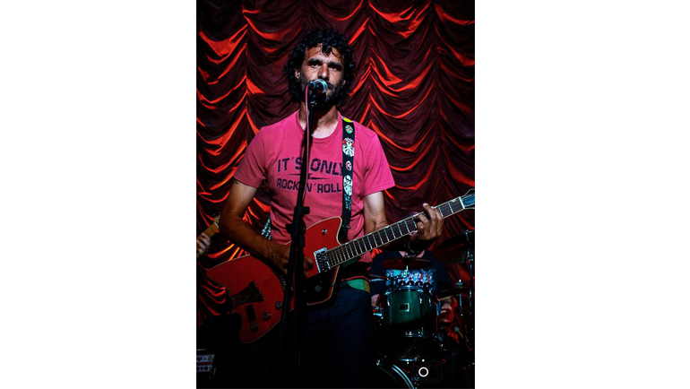 Эктор БРАКАМОНТЕ на сцене в собственном баре Balcón de Blues. Фото Facebook Эктор БРАКАМОНТЕ на сцене в собственном баре Balcón de Blues. Фото Facebook