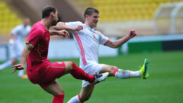 Сегодня. Монако. Сербия - Россия - 1:1. Сегодня. Монако. Сербия - Россия - 1:1. 50-я минута. Именно в этом эпизоде с участием Бранислава ИВАНОВИЧА получил травму Игорь ДЕНИСОВ.