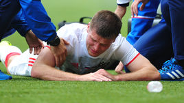 Воскресенье. Монако. Россия - Сербия - 1:1. 51-я минута. Секунды назад Игорь ДЕНИСОВ получил травму, из-за которой пропустит Euro.